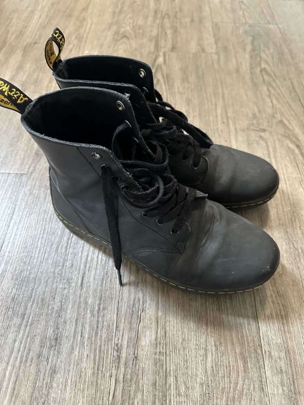 Dr. Martens Tobias Boot men’s 9 women’s 10